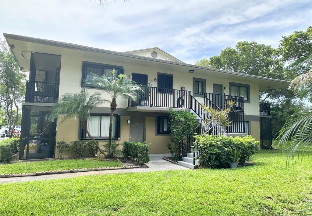 588 Trace Circle 211, Deerfield Beach, FL 33441