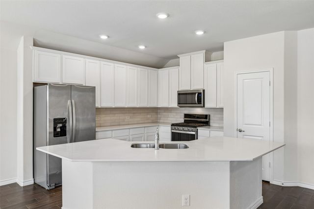 2907 Brady Starr Drive, Aubrey, TX 76227