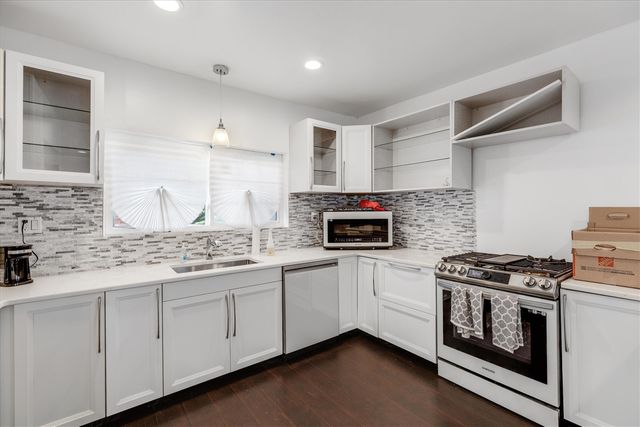 18100 Ohio Street, Detroit, MI 48221