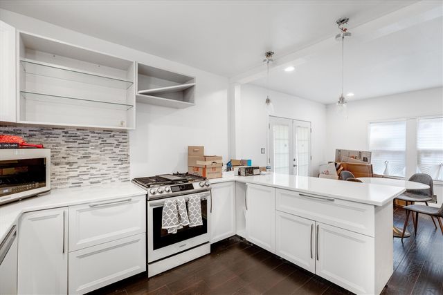 18100 Ohio Street, Detroit, MI 48221