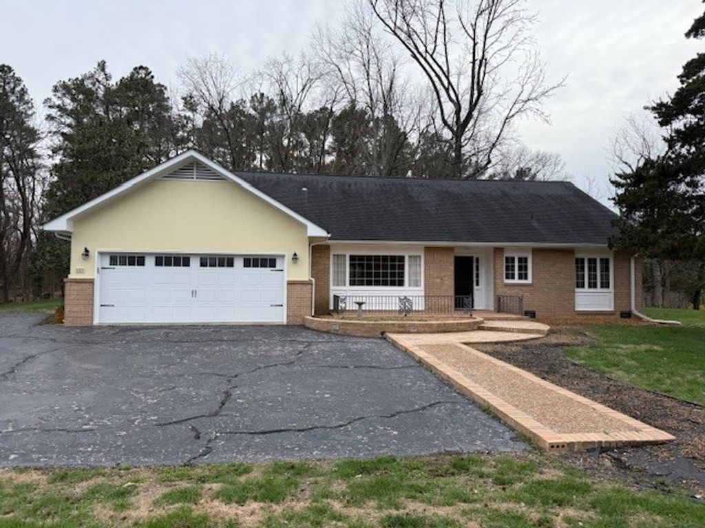 11 Birdsong Drive, Carbondale, IL 62901