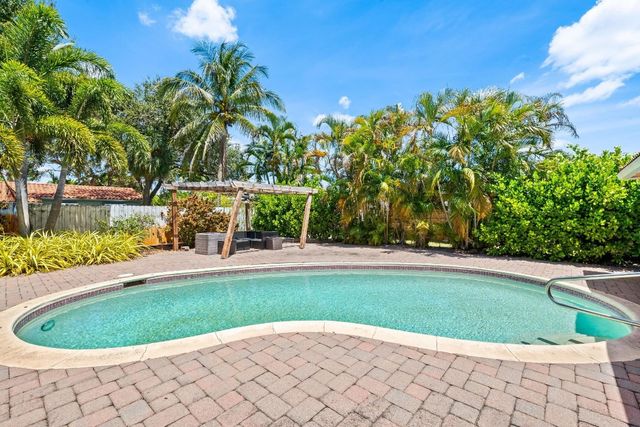 261 SW 18th Court, Pompano Beach, FL 33060