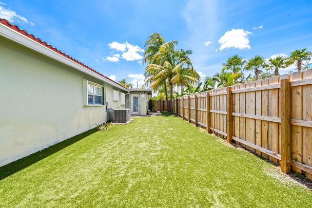 261 SW 18th Court, Pompano Beach, FL 33060