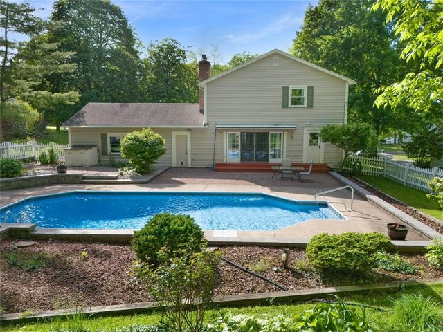 14 Burncoat, Pittsford, NY 14534