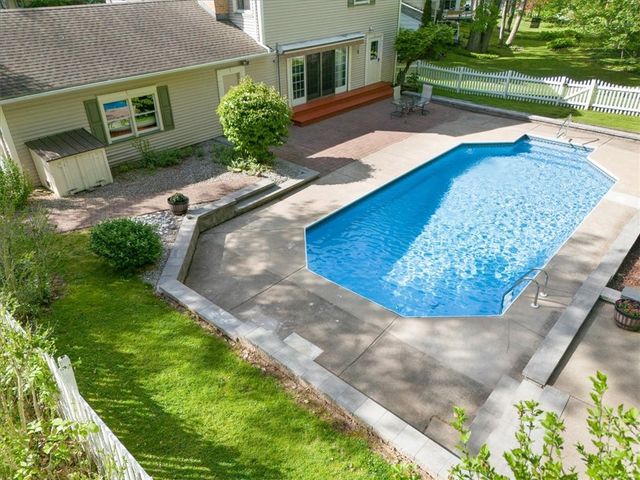 14 Burncoat, Pittsford, NY 14534