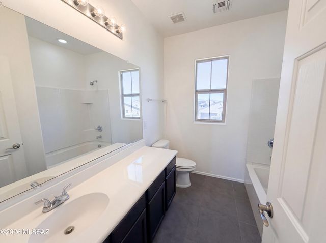 653 S Desert Haven Road, Vail, AZ 85641