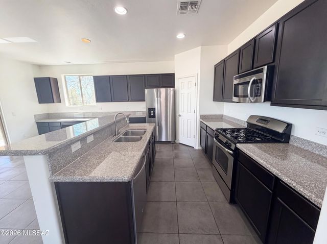 653 S Desert Haven Road, Vail, AZ 85641