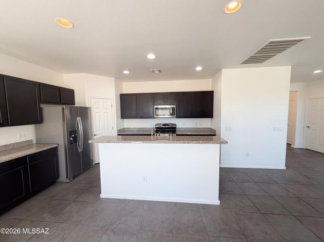 653 S Desert Haven Road, Vail, AZ 85641