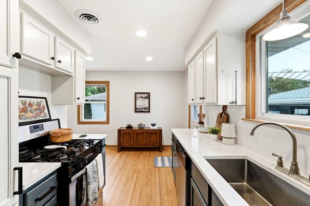 8502 Upper 206th Street W, Lakeville, MN 55044