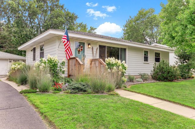 8502 Upper 206th Street W, Lakeville, MN 55044