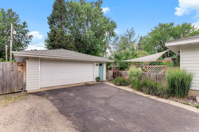 8502 Upper 206th Street W, Lakeville, MN 55044