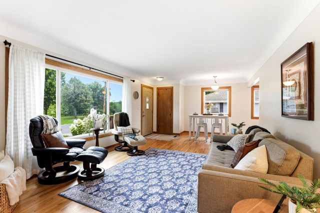 8502 Upper 206th Street W, Lakeville, MN 55044
