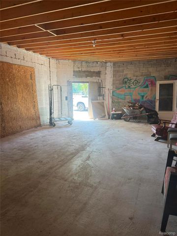 12901 Kelly Road, Detroit, MI 48224