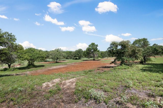 716 Cumley LN, Thorndale, TX 76577