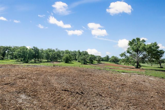 716 Cumley LN, Thorndale, TX 76577