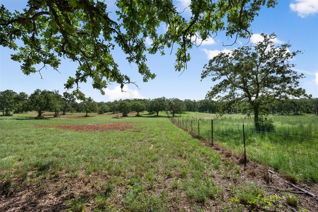 716 Cumley LN, Thorndale, TX 76577
