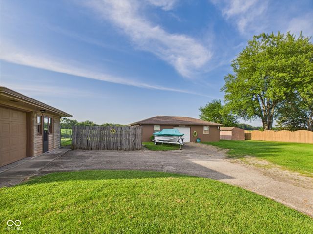 1226 E 600 N, Alexandria, IN 46001