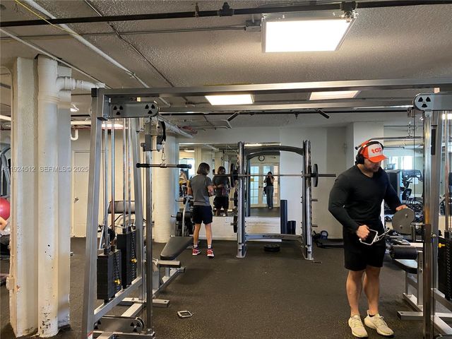 825 Brickell Bay Dr 343, Miami, FL 33131