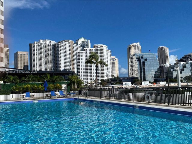 825 Brickell Bay Dr 343, Miami, FL 33131