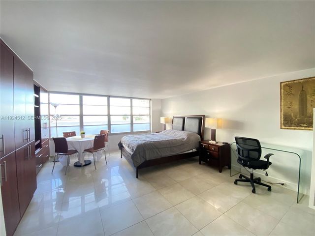 825 Brickell Bay Dr 343, Miami, FL 33131