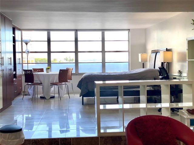 825 Brickell Bay Dr 343, Miami, FL 33131