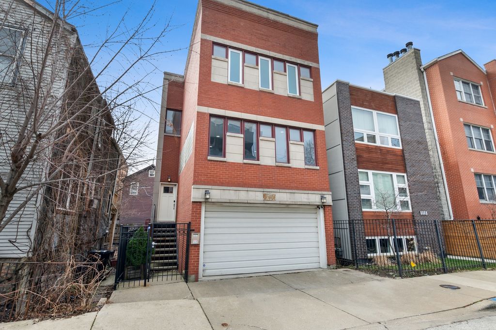 1527 W Pearson Street, Chicago, IL 60642