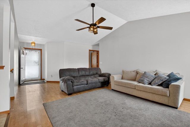 52 Gunther Drive, Evansville, WI 53536