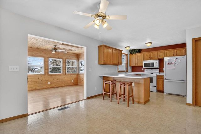 52 Gunther Drive, Evansville, WI 53536