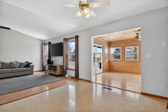 52 Gunther Drive, Evansville, WI 53536