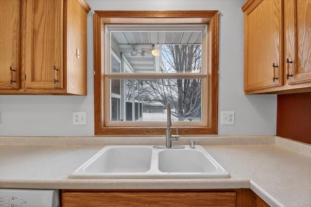 52 Gunther Drive, Evansville, WI 53536