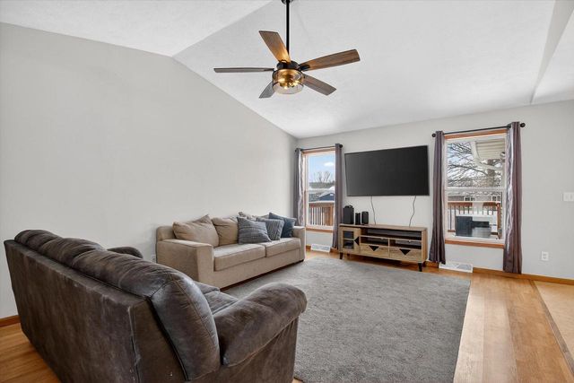 52 Gunther Drive, Evansville, WI 53536