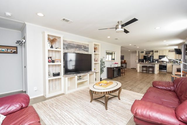 700 Road 5505, Cleveland, TX 77327