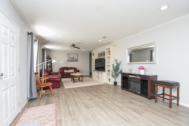 700 Road 5505, Cleveland, TX 77327