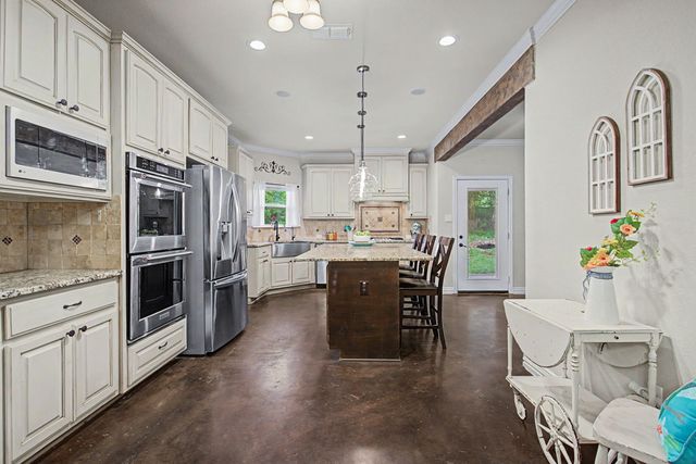 203 Saddle Ridge Court, Springtown, TX 76082