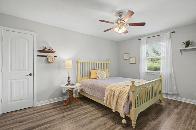 203 Saddle Ridge Court, Springtown, TX 76082