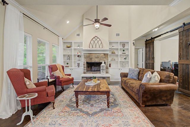 203 Saddle Ridge Court, Springtown, TX 76082