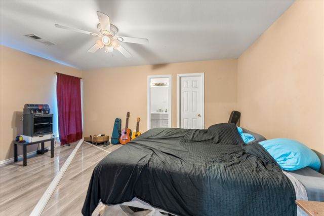 316 Coral Reef Street, Gun Barrel City, TX 75156