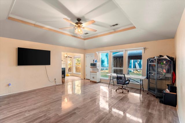 316 Coral Reef Street, Gun Barrel City, TX 75156