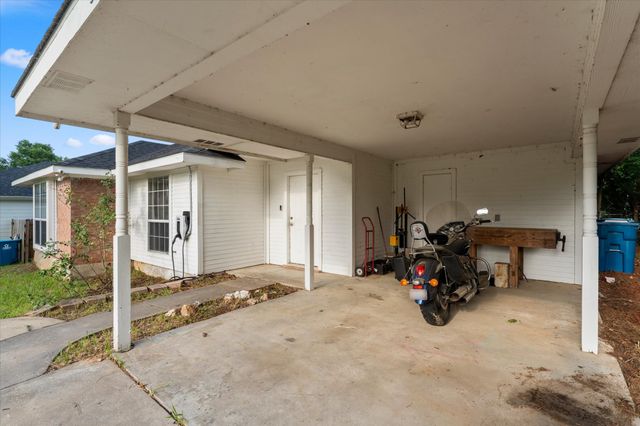 316 Coral Reef Street, Gun Barrel City, TX 75156