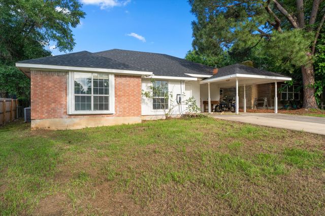 316 Coral Reef Street, Gun Barrel City, TX 75156