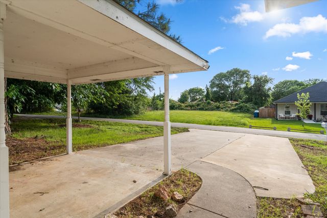 316 Coral Reef Street, Gun Barrel City, TX 75156