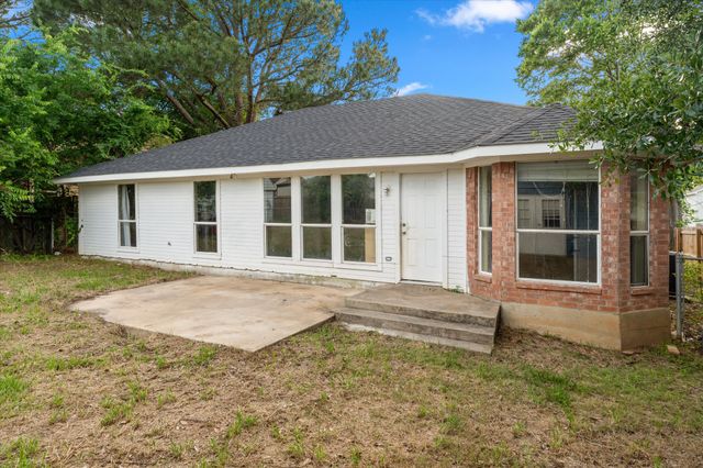 316 Coral Reef Street, Gun Barrel City, TX 75156