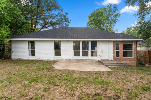 316 Coral Reef Street, Gun Barrel City, TX 75156
