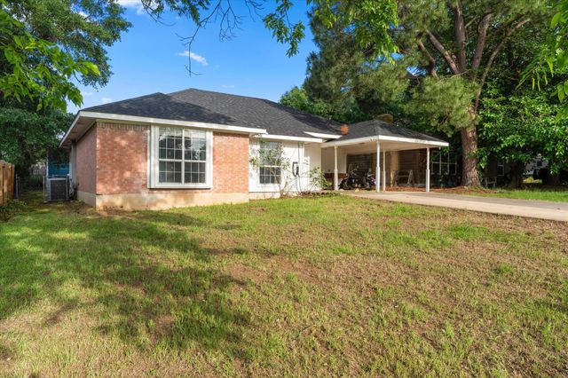 316 Coral Reef Street, Gun Barrel City, TX 75156