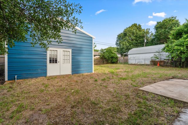 316 Coral Reef Street, Gun Barrel City, TX 75156