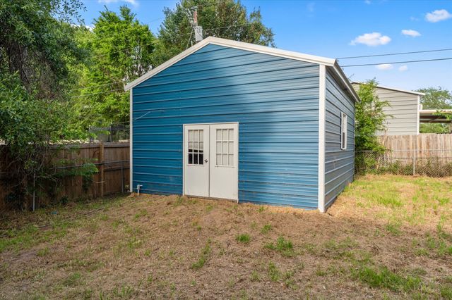 316 Coral Reef Street, Gun Barrel City, TX 75156
