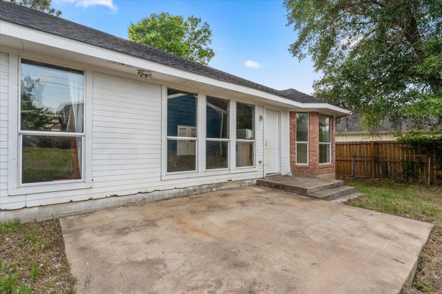 316 Coral Reef Street, Gun Barrel City, TX 75156