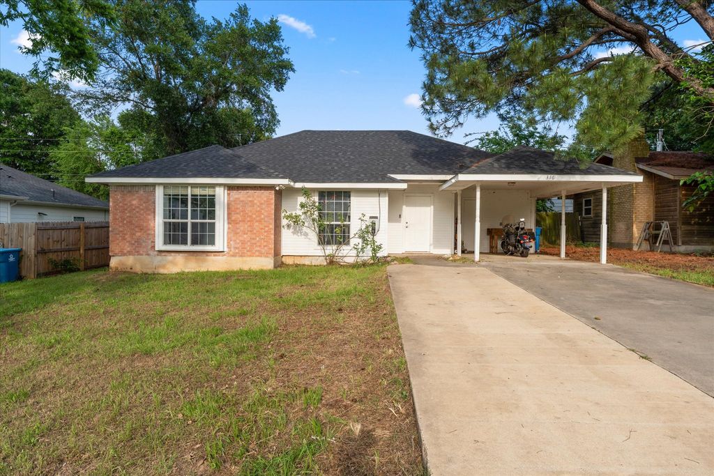 316 Coral Reef Street, Gun Barrel City, TX 75156