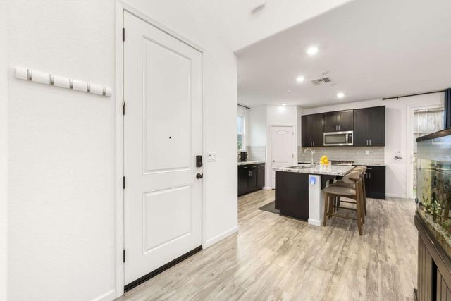 3273 Sunny Gate Ln, Folsom, CA 95630