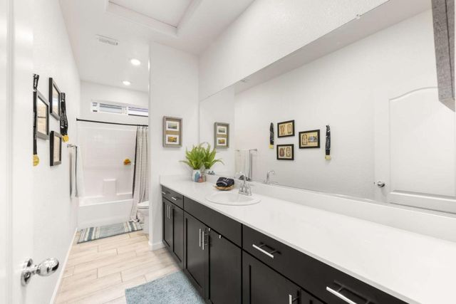 3273 Sunny Gate Ln, Folsom, CA 95630